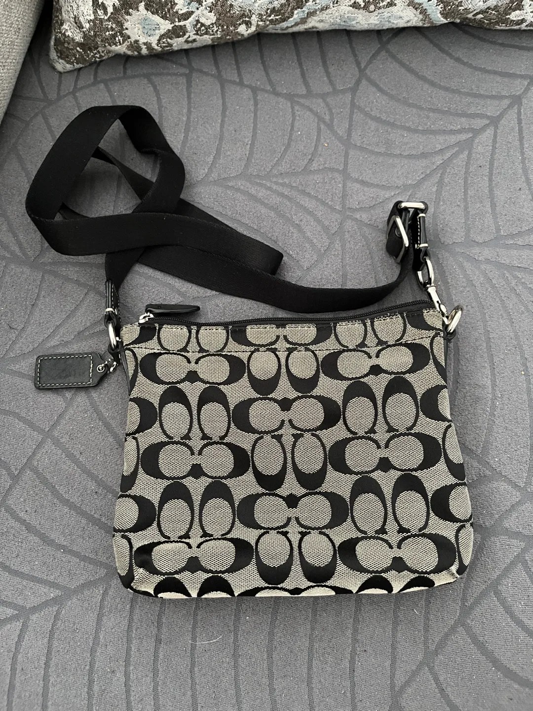 Coach crossbody bag image indicator(2)