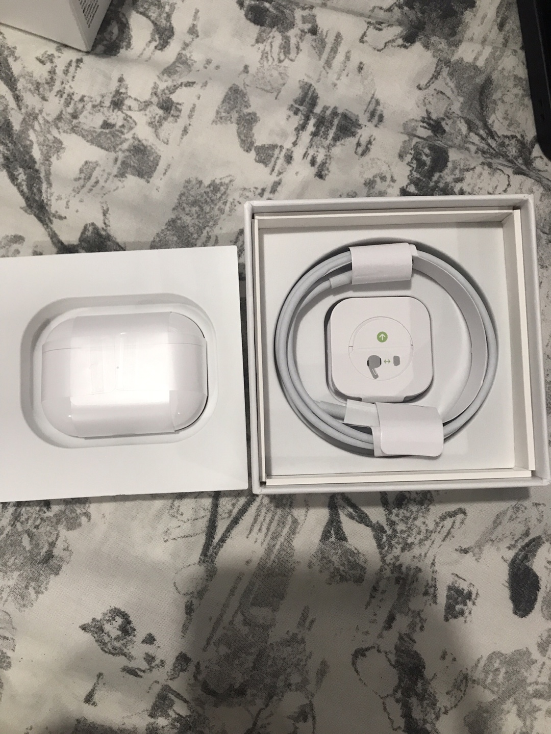 Apple AirPods Pro - photo 2