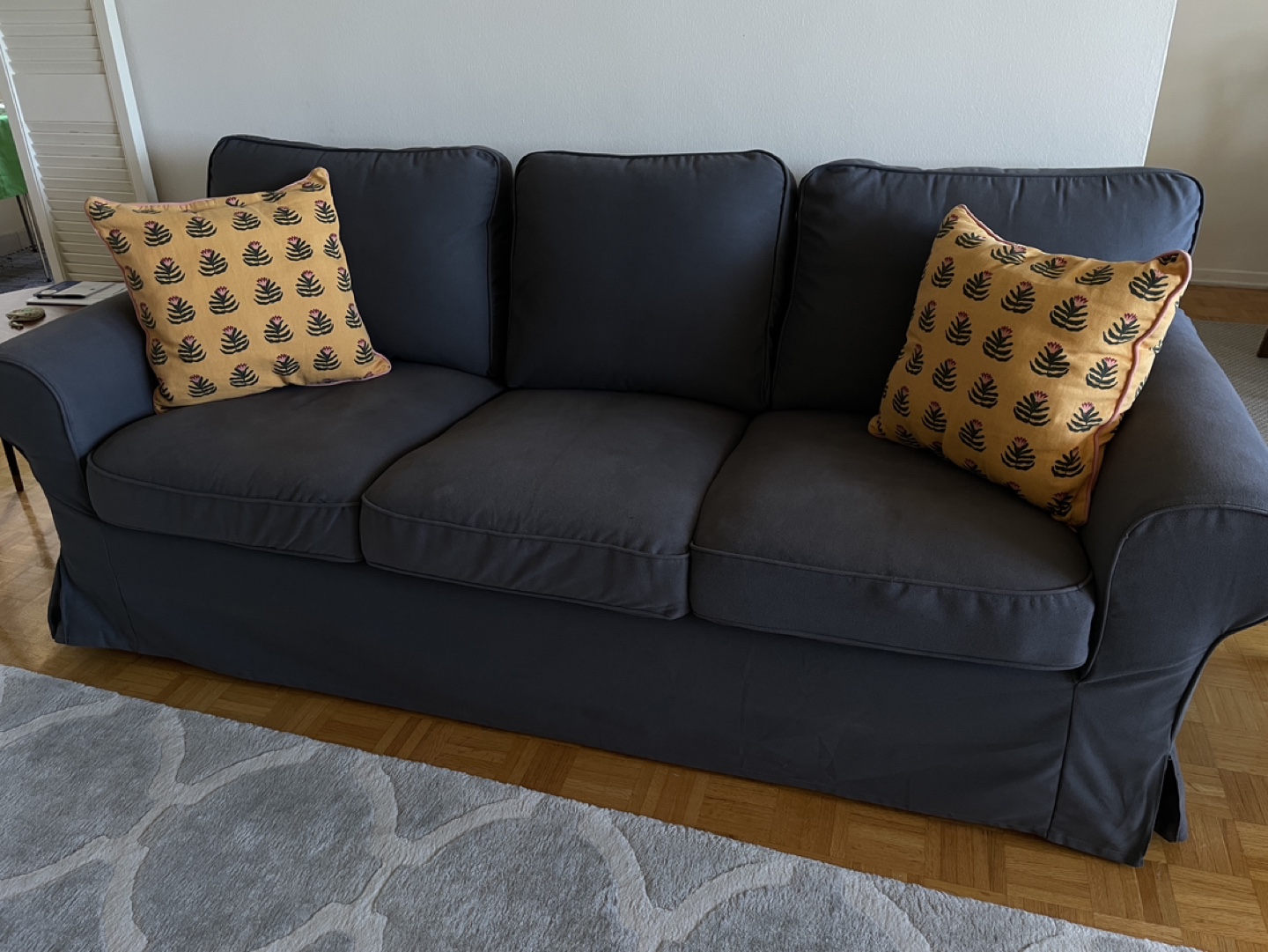 UPPLAND Ikea 3 seater Sofa with Pillows