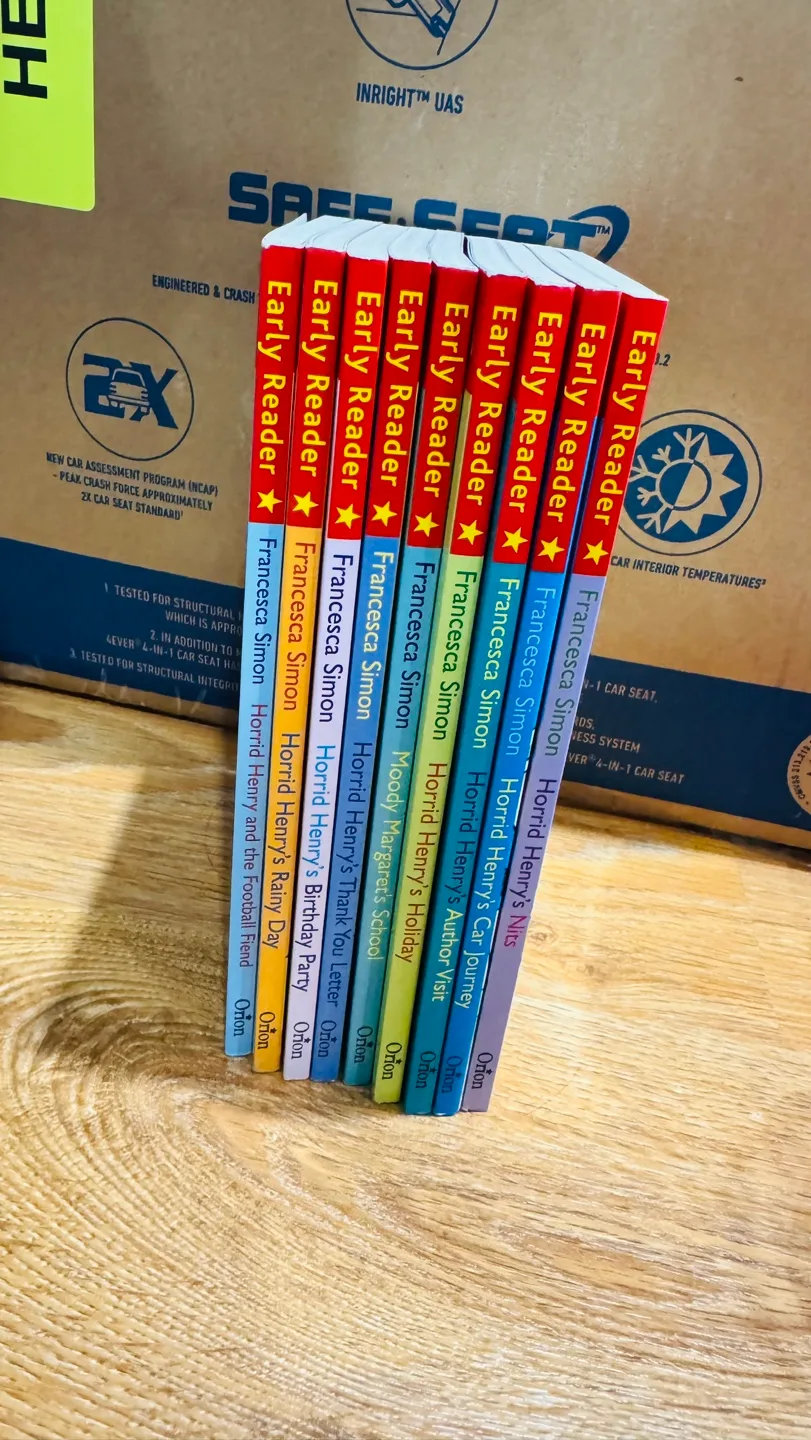Set of 9 Horrid Henry Early Reader Books by Francesca Simon thumbnail