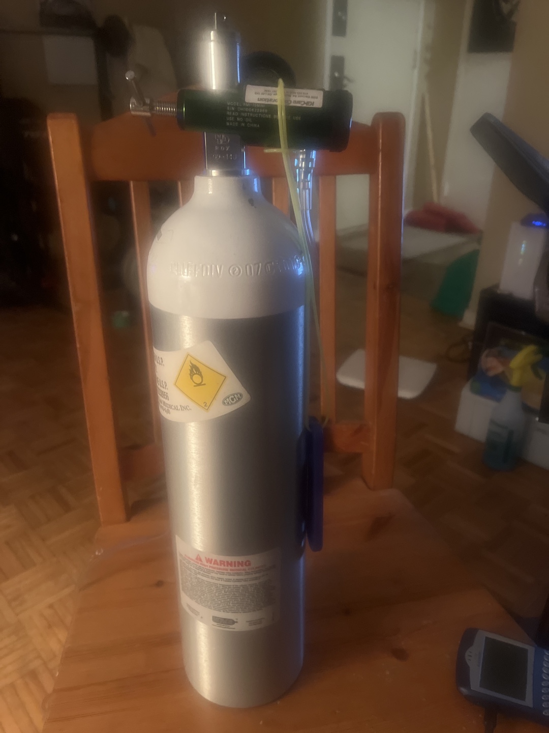 Oxygen Tank with Regulator and Mask
