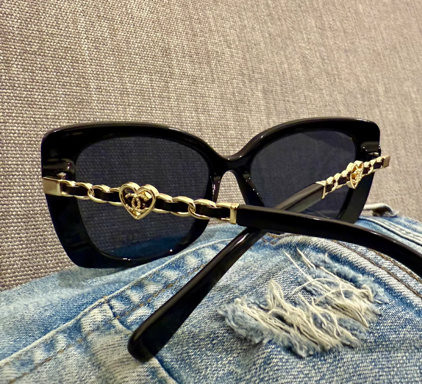 Chanel Sunglasses image indicator(3)