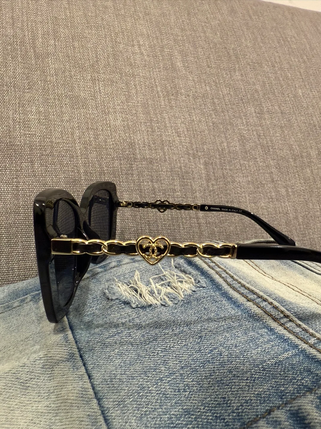 Chanel Sunglasses image indicator(2)