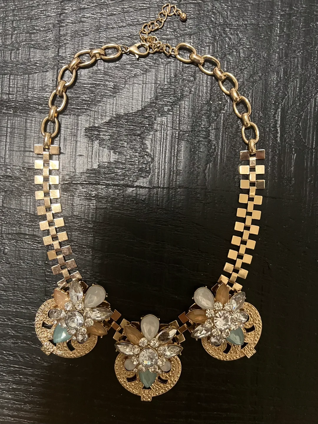 Gold Necklace image indicator(2)