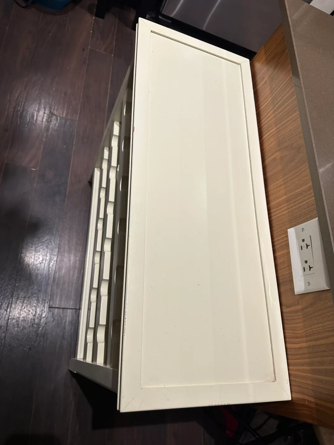 Wine rack holds 18 bottles image indicator(5)