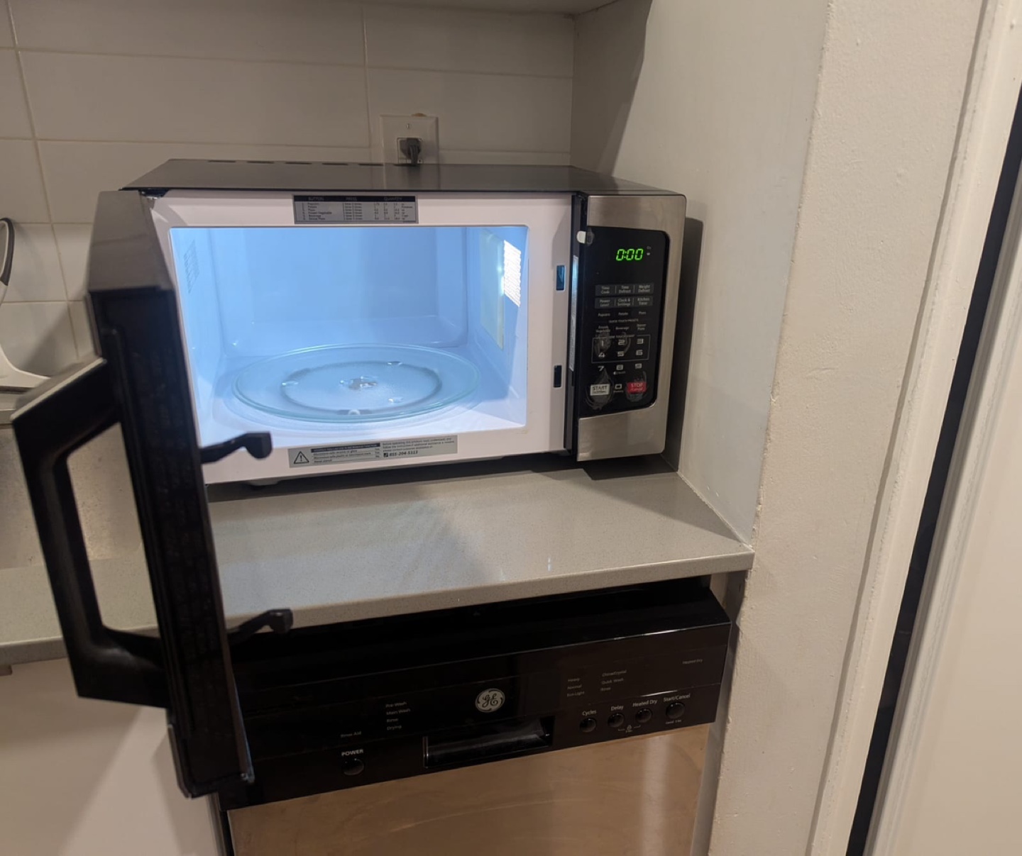 Toshiba Microwave - photo 2