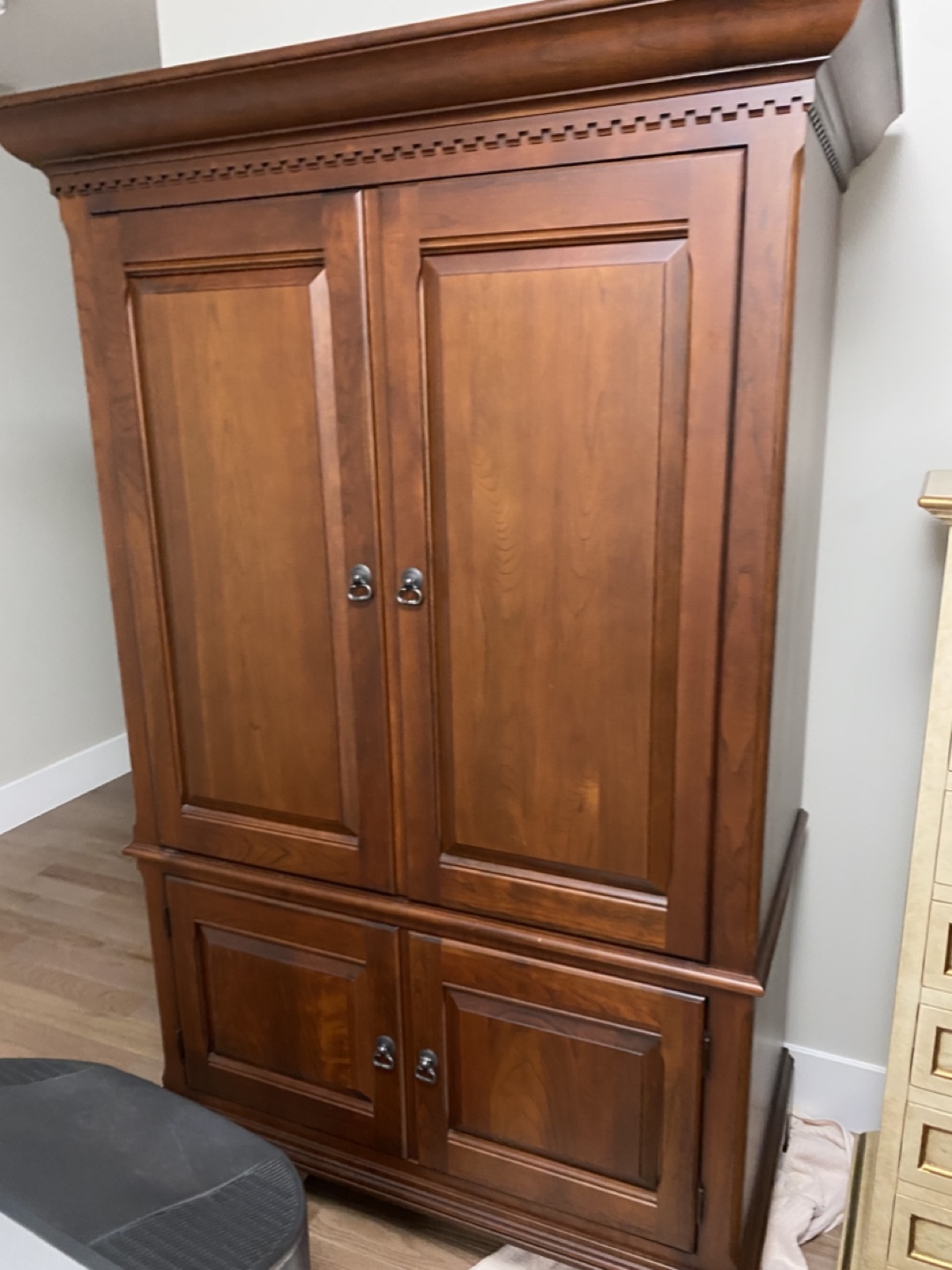 Wooden Cabinet with Four Doors