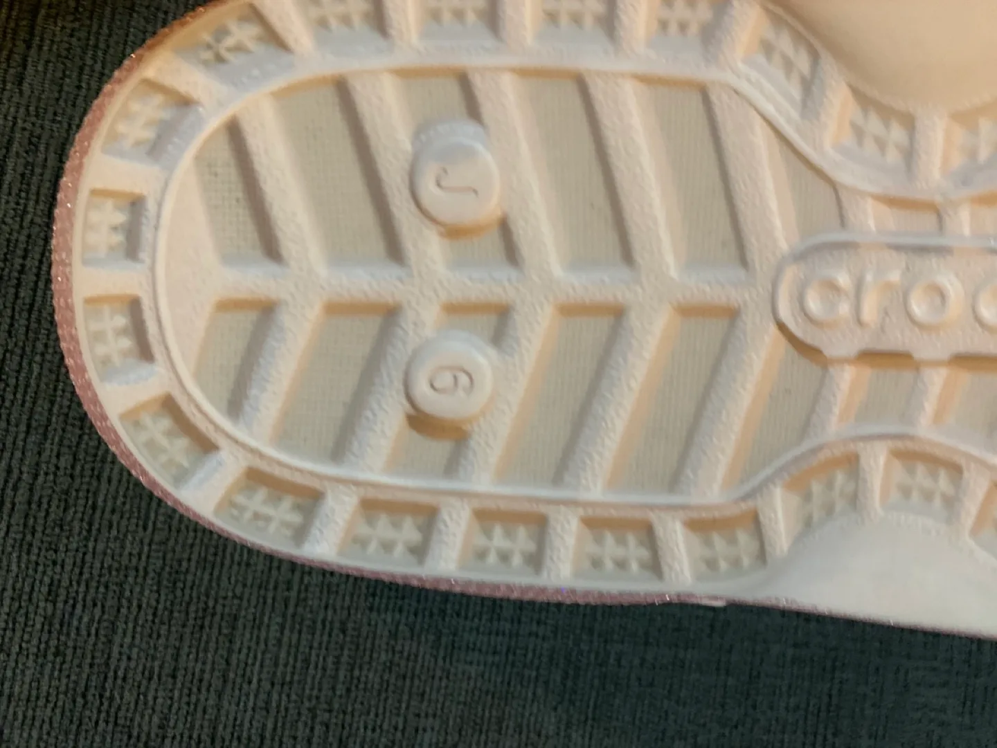 Lined Crocs image indicator(5)