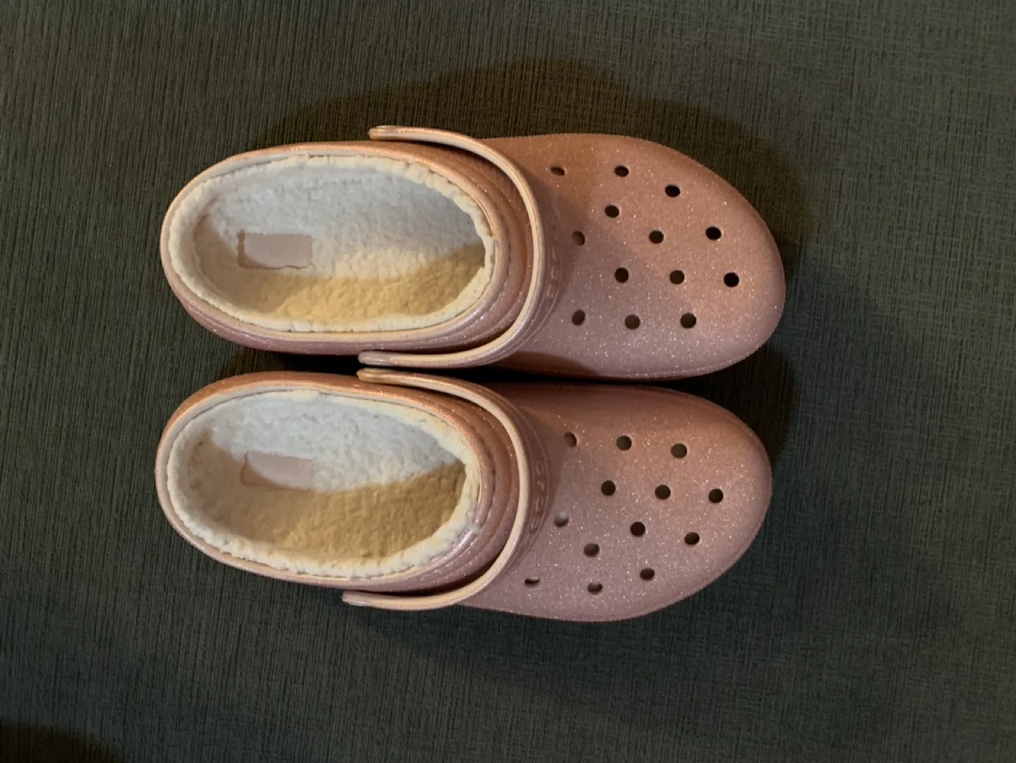 Lined Crocs image indicator(2)