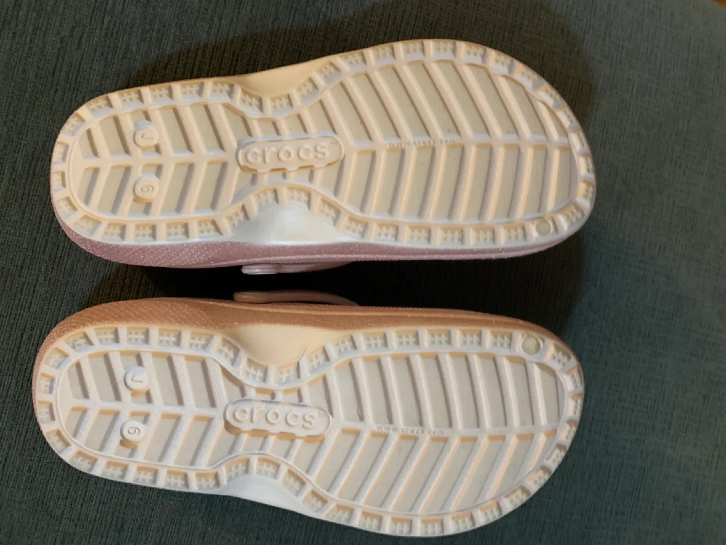 Lined Crocs image indicator(4)