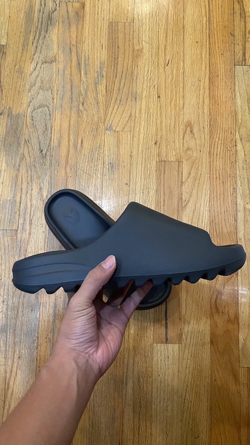 onyx Yeezy slides men’s size 12