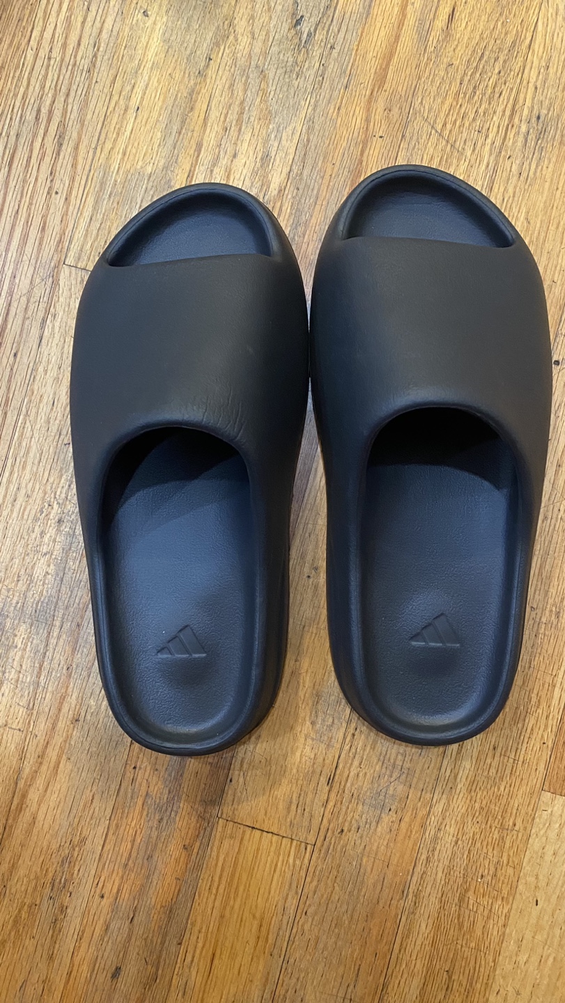 onyx Yeezy slides men’s size 12 - photo 3