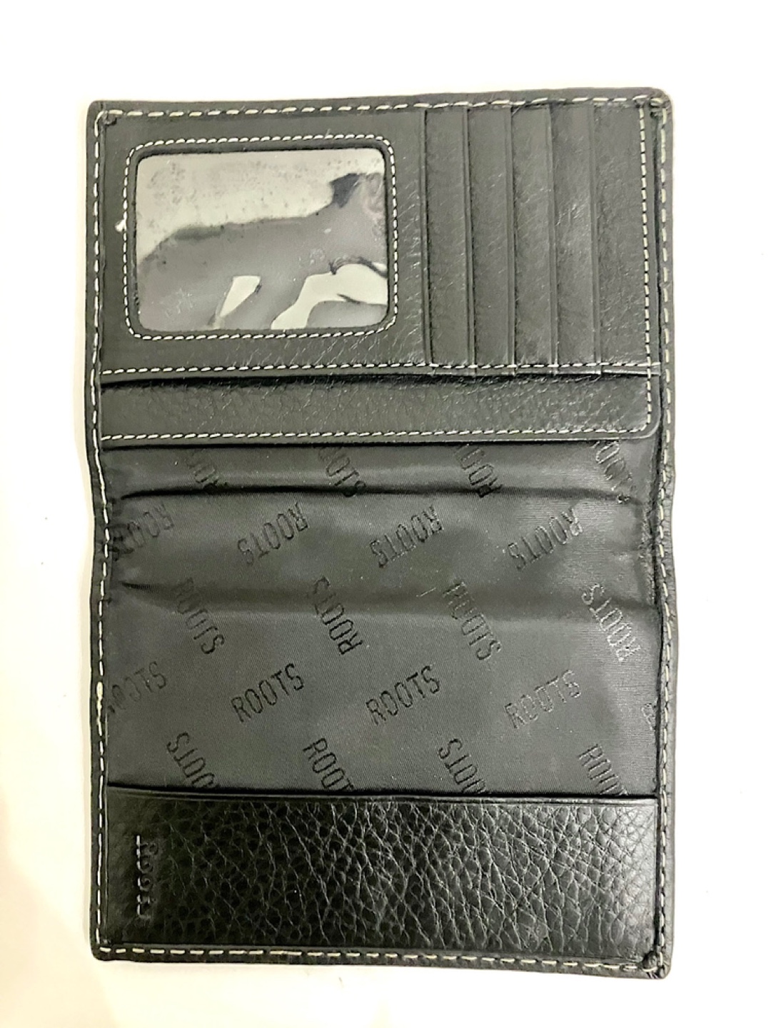Roots Black Leather Passport Wlet