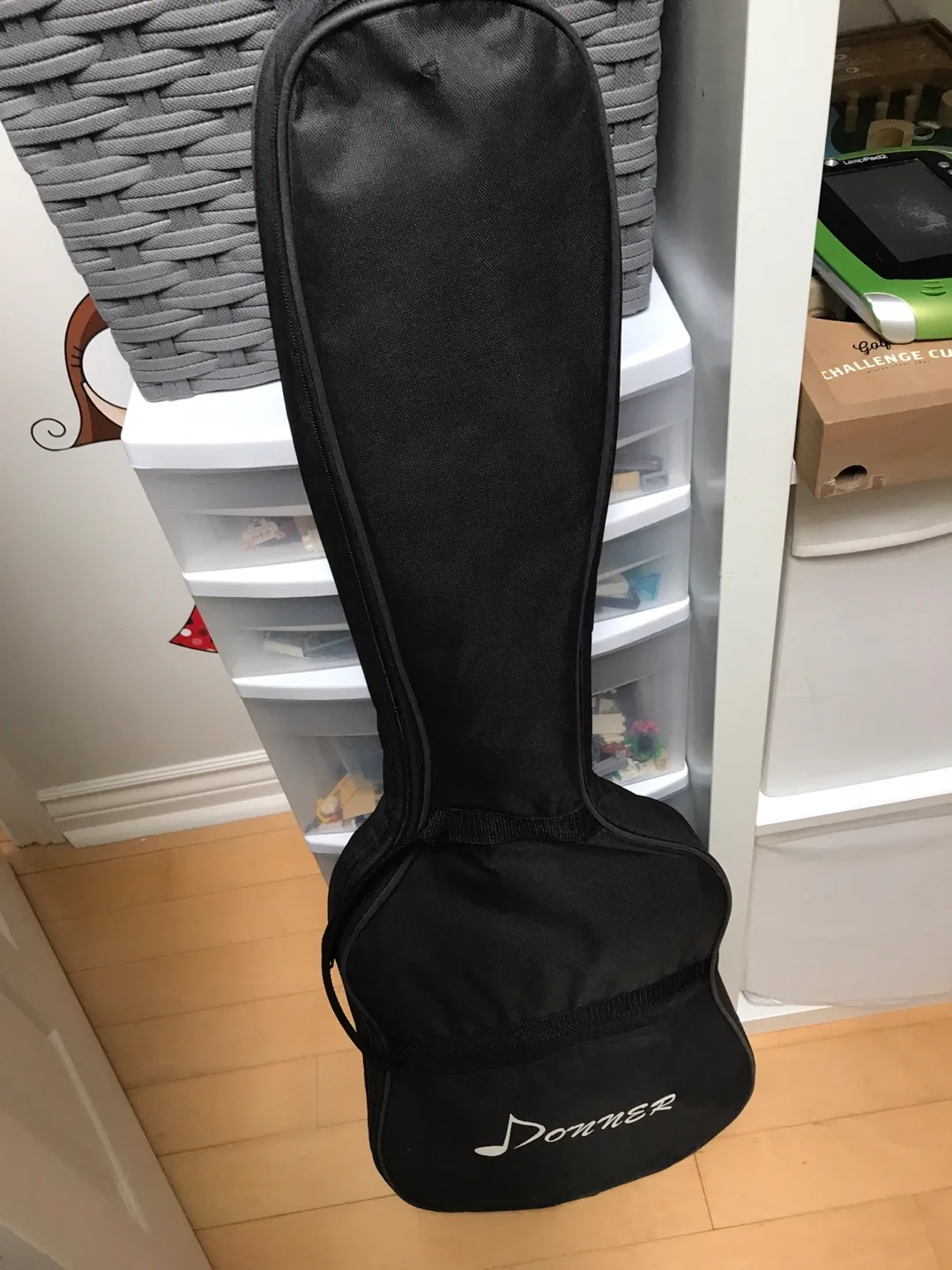 Donner Electric Guitar with Amp & Gig Bag thumbnail