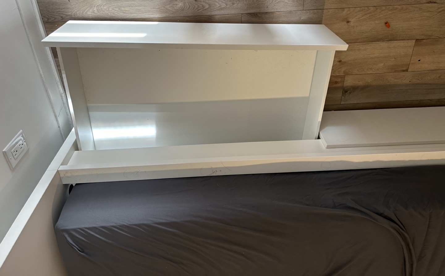 Queen Size Bed Frame with Headboard and 4 Storage drawers - photo 3