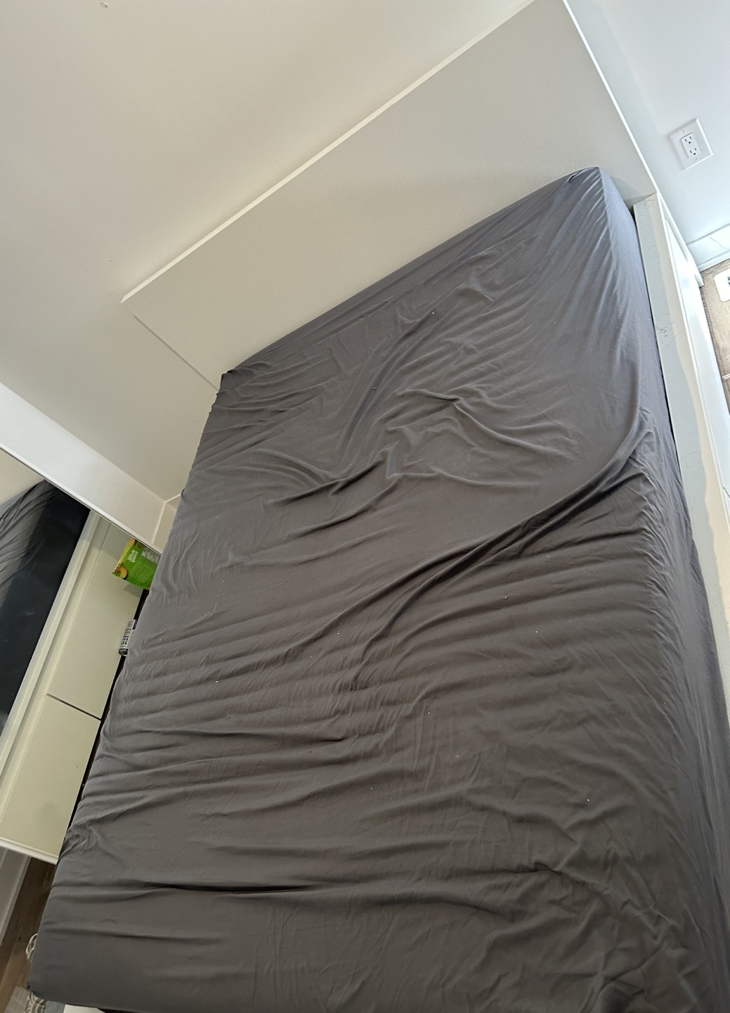 Queen Size Bed Frame with Headboard and 4 Storage drawers - photo 5
