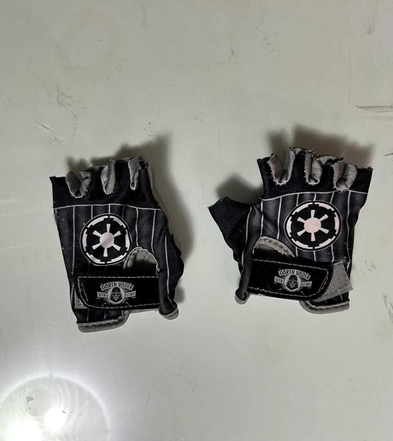 Darth Vader Fingerless Gloves image indicator(2)