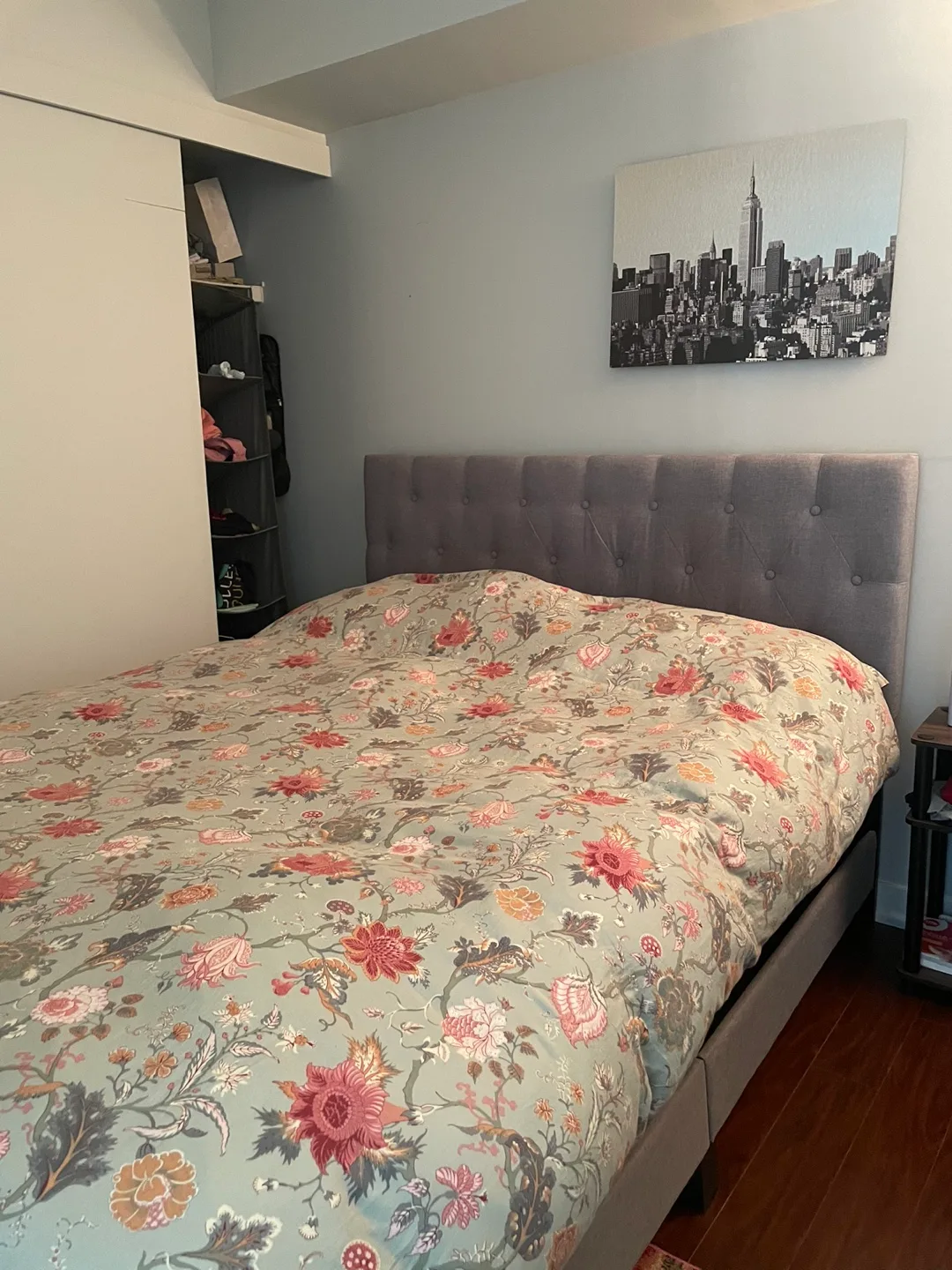 (Moving sale) Queen size Bed thumbnail