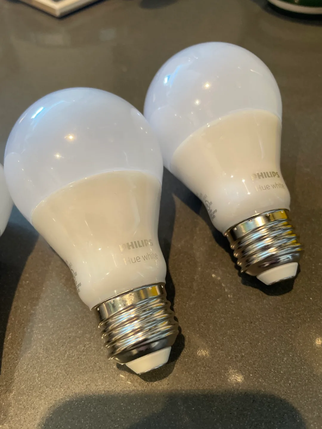 4 Philips Hue Light Bulbs (3 white 1color) image indicator(3)