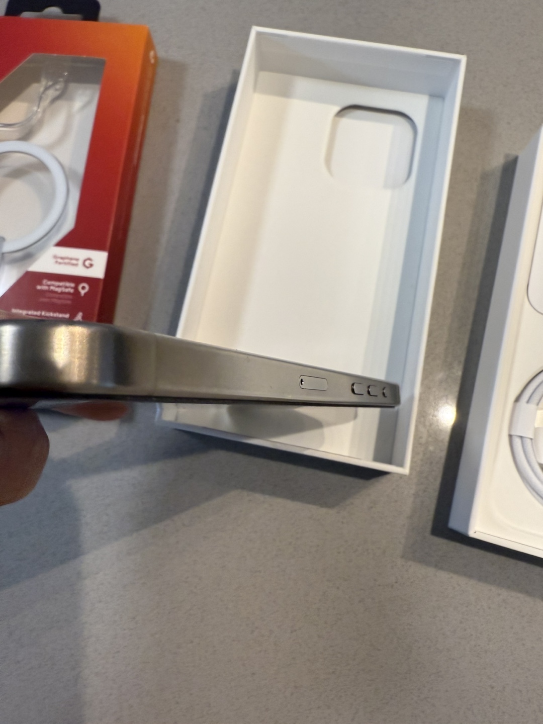 iPhone 15 Pro Max - photo 2