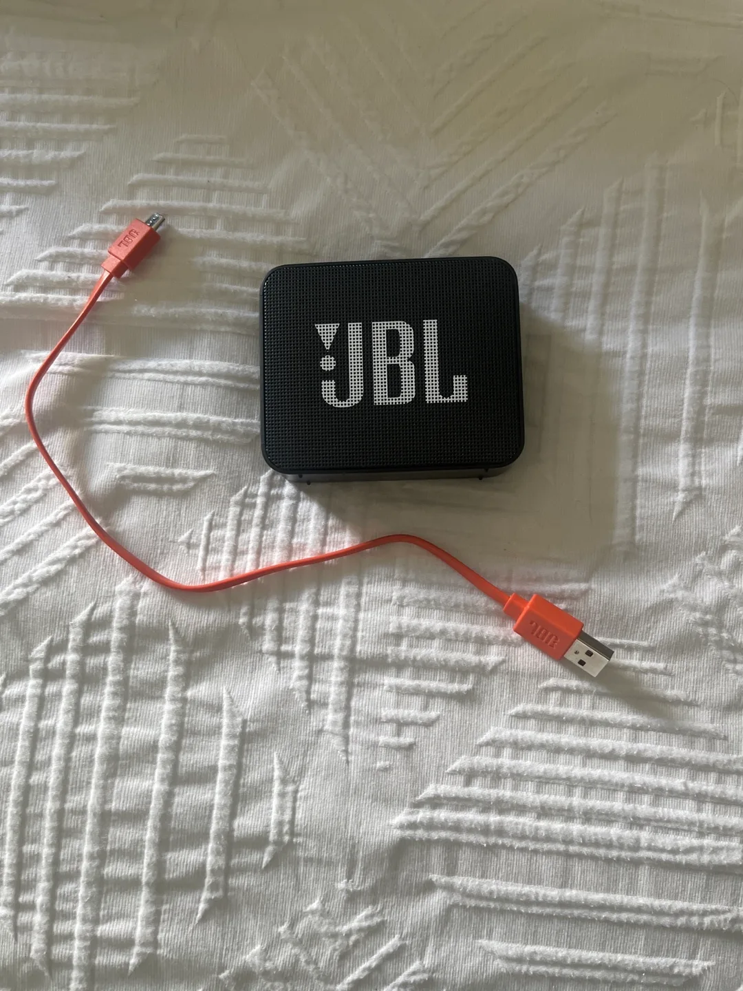 JBL Clip 2 Portable Bluetooth Speaker thumbnail