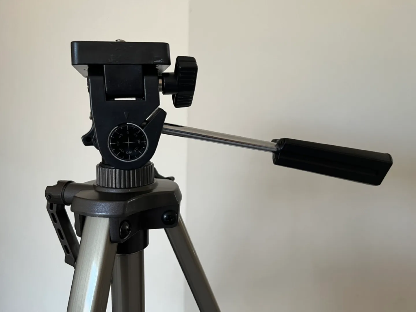 Camera Tripod (New) image indicator(3)