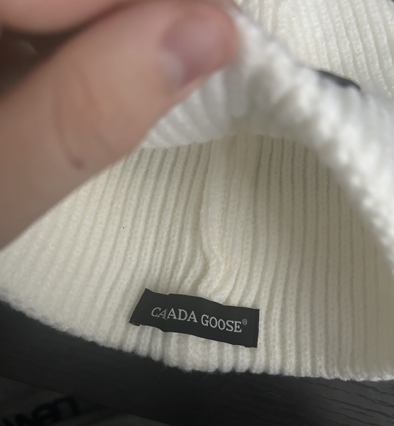 Canada Goose beanie black badge - photo 3