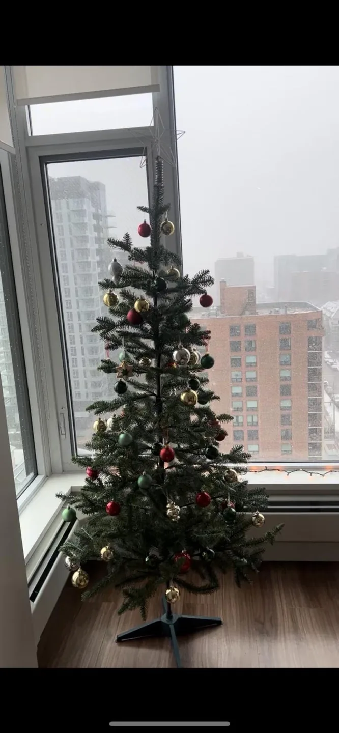 IKEA VINTERFINT Artificial Christmas Tree thumbnail