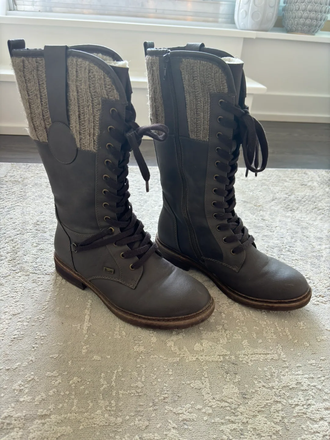 Winter boots thumbnail