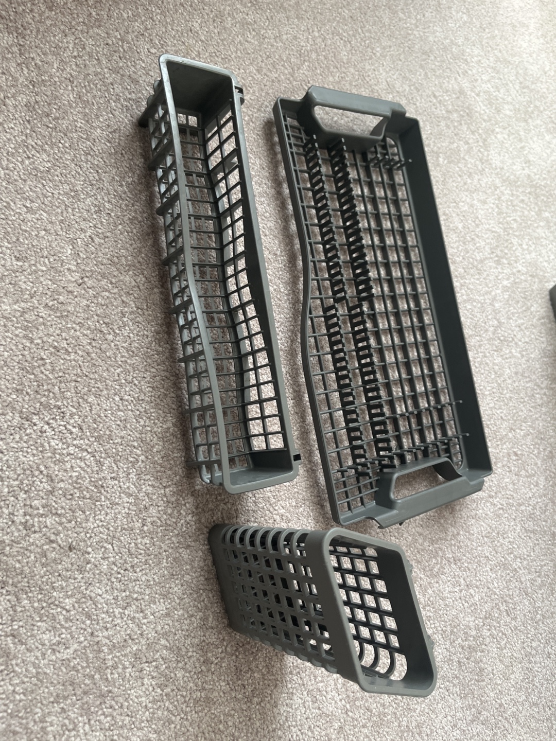 Freecycle listing “ whirlpool dishwasher racks” - photo 2
