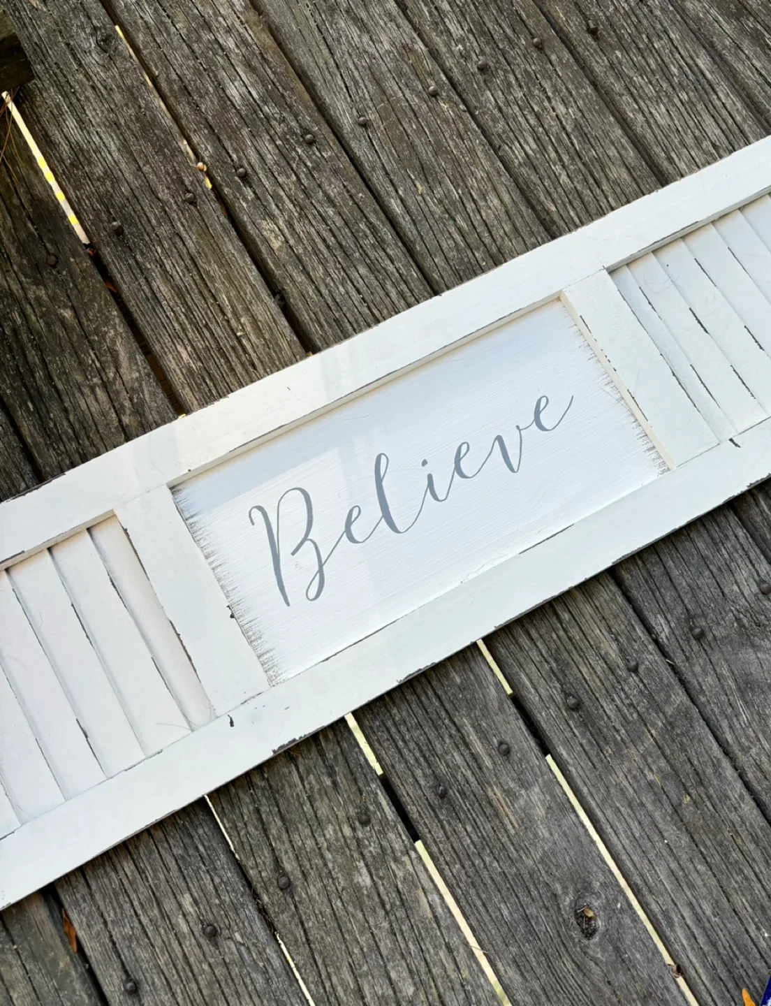 Weathered White Wall Plaque “Believe” Like New / Never Used thumbnail