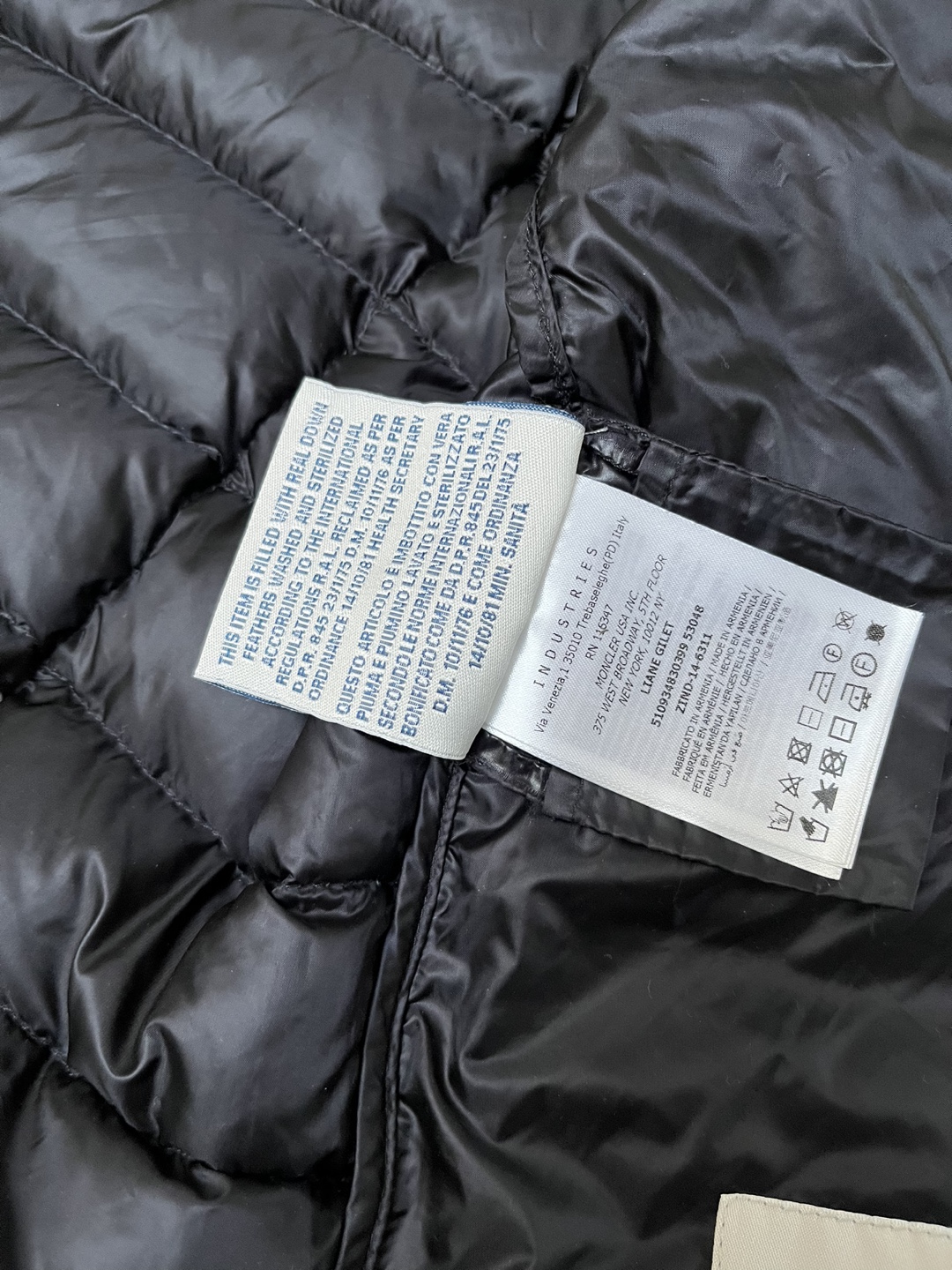 Moncler Black Down Filled Vest - photo 4