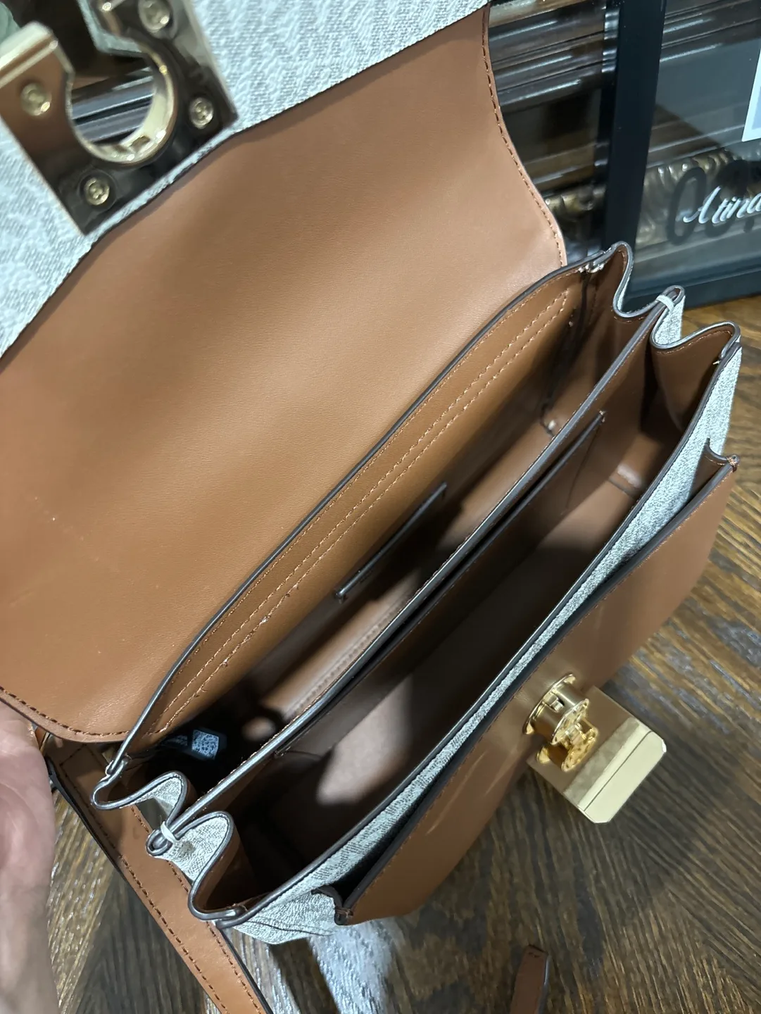 Michael Kors crossbody bag image indicator(3)