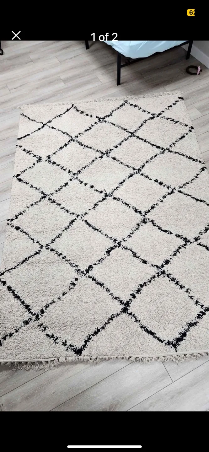 Large beautiful Area Rug thumbnail