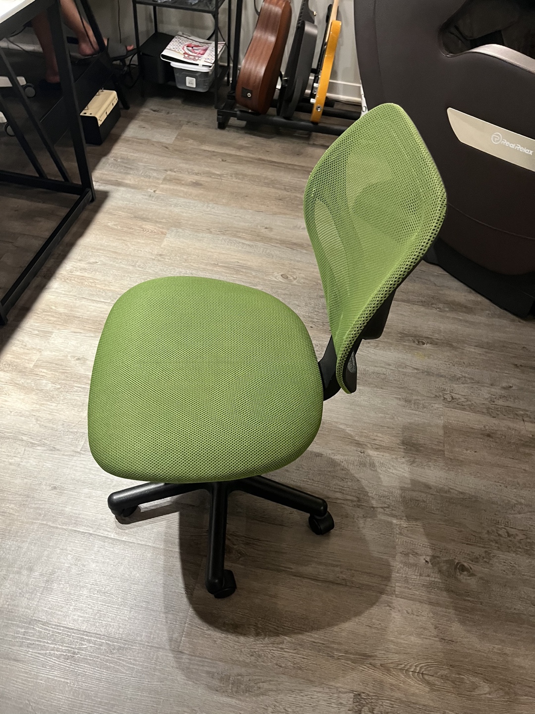 Amazon Basics Chair - photo 3
