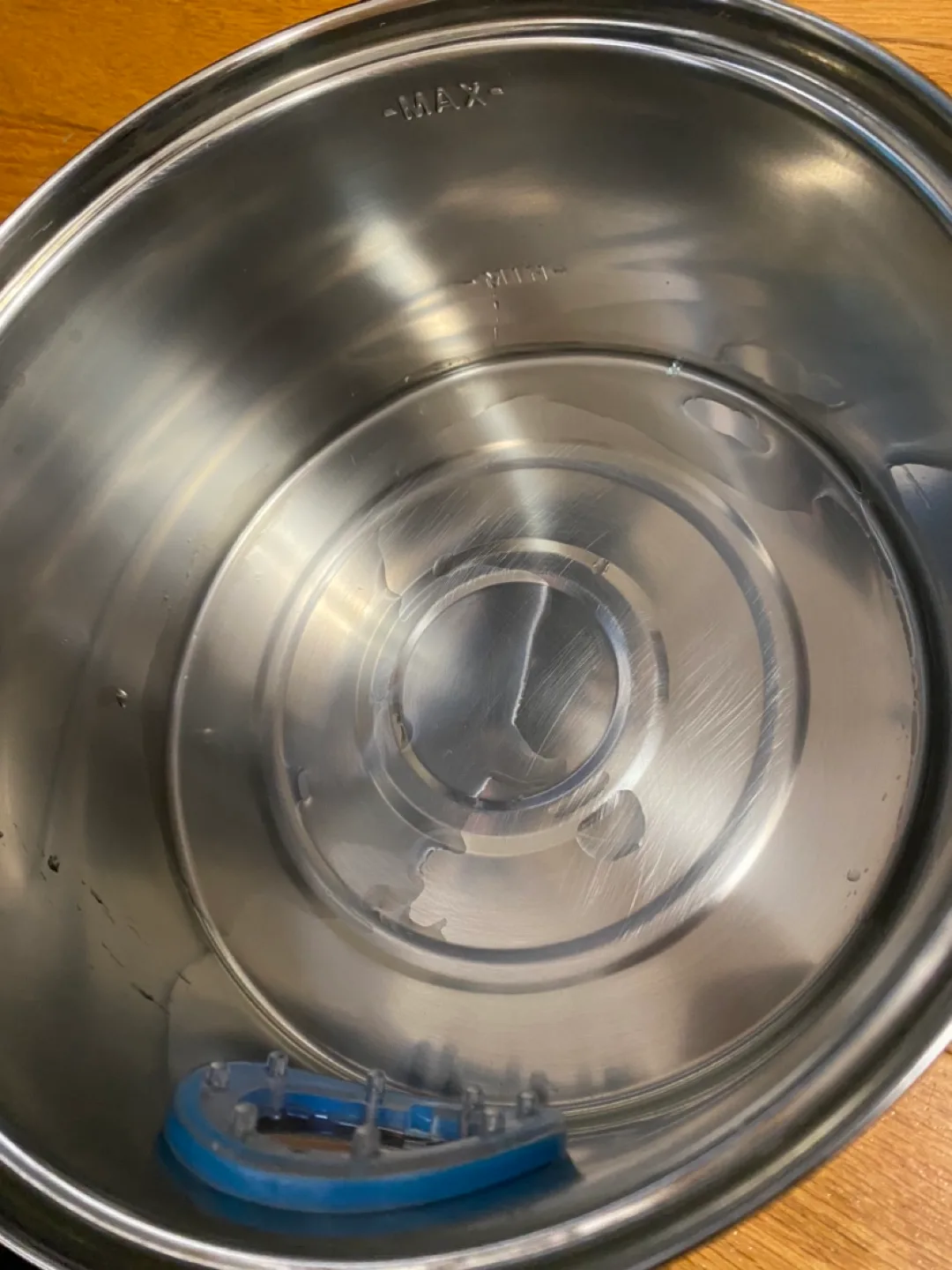 Stainless Steel Pet Water Fountain + Extra Filters image indicator(2)