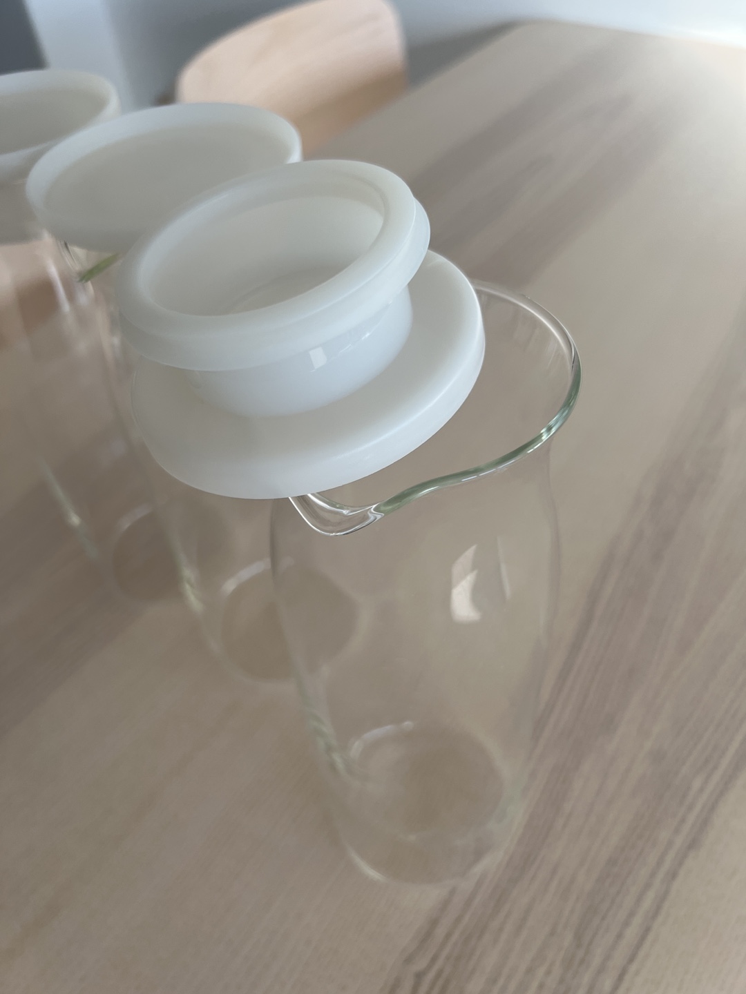 Set of 3 Glass Pitchers with Lids - photo 2