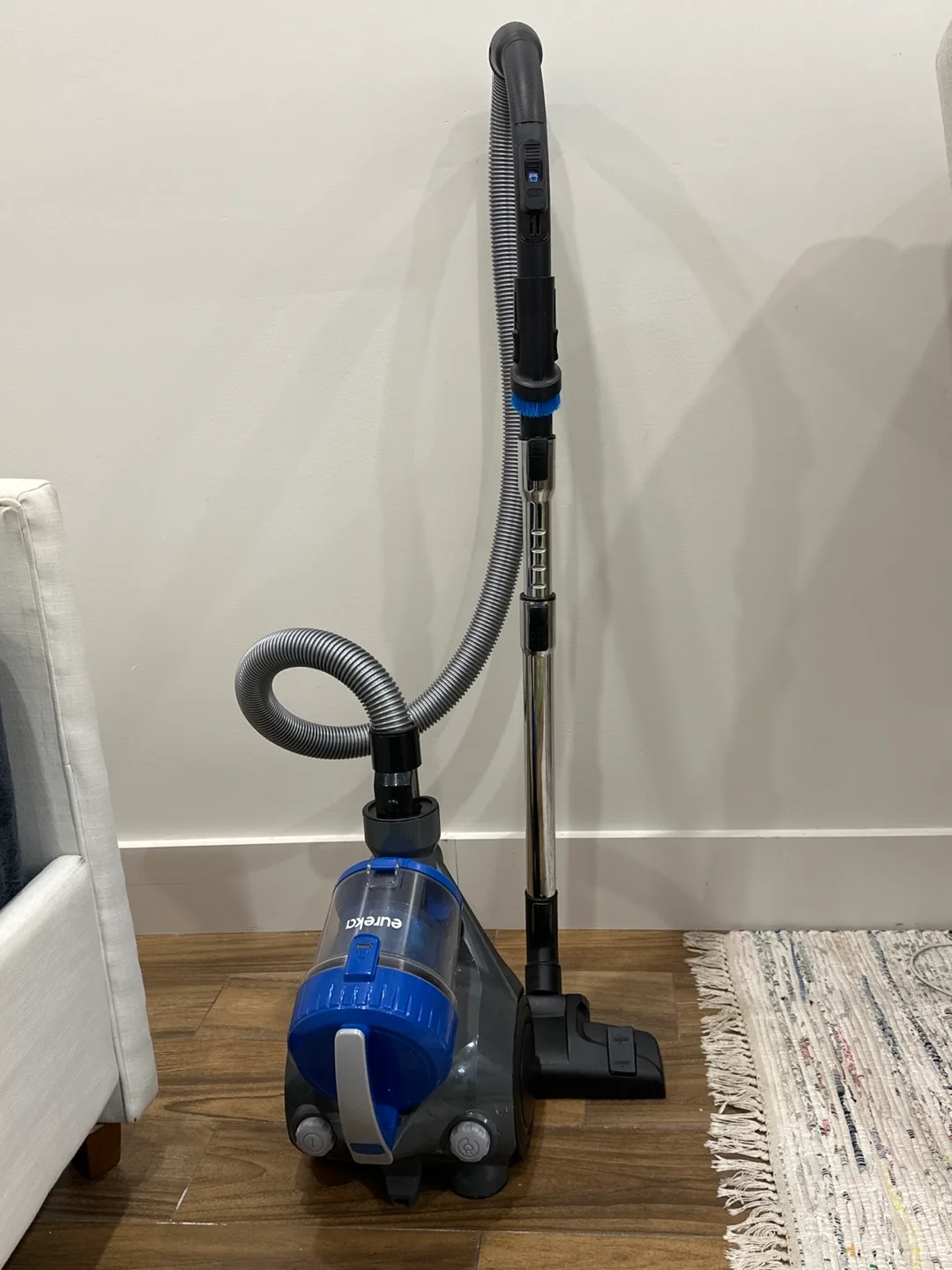 Eureka Vacuum Cleaner thumbnail