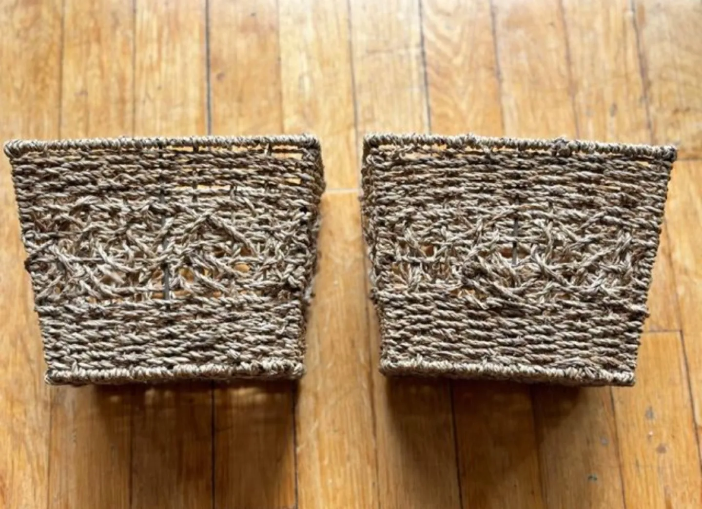 Small Wicker Decorative Baskets Set of 2 Like New image indicator(6)