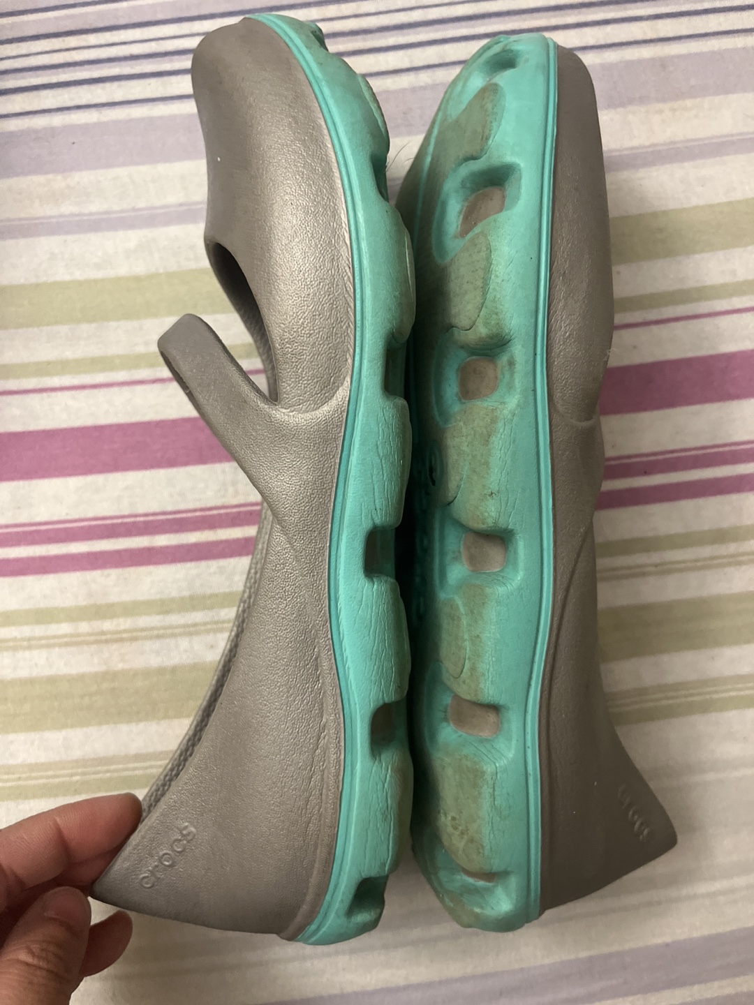 Crocs Women's Grey Flats Size 9 - photo 3