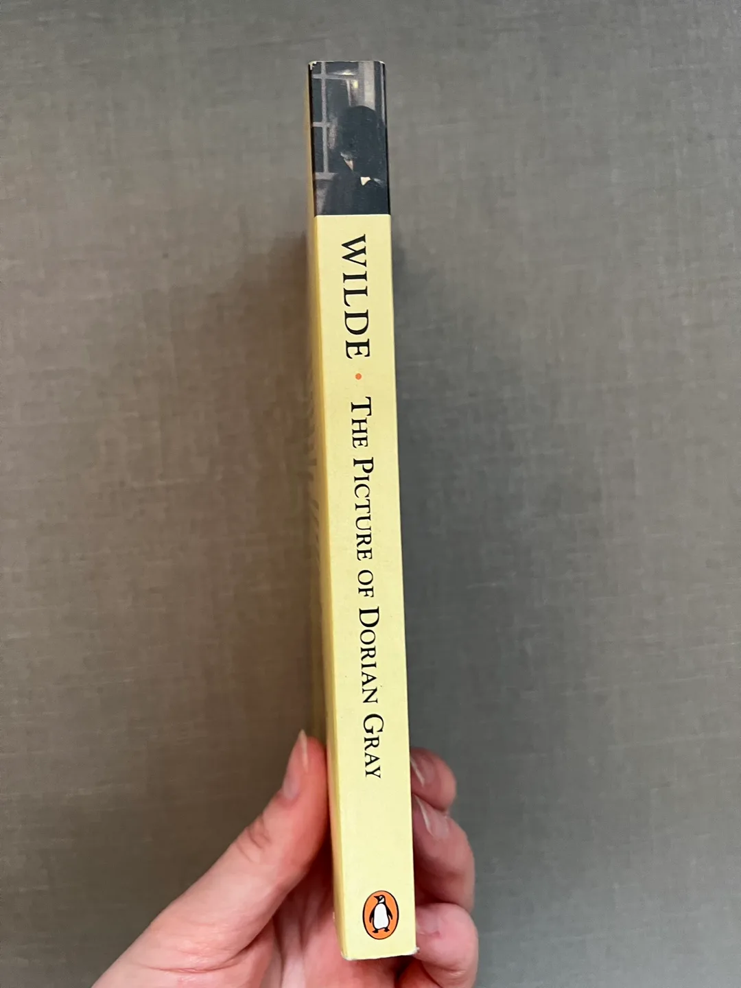 The Picture of Dorian Gray by Oscar Wilde - Penguin image indicator(4)