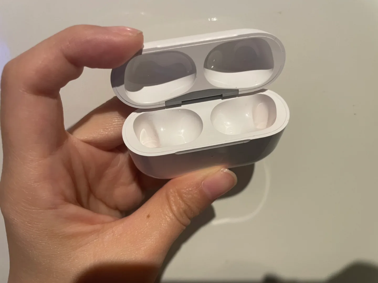 AirPods Pro Charging Case image indicator(3)