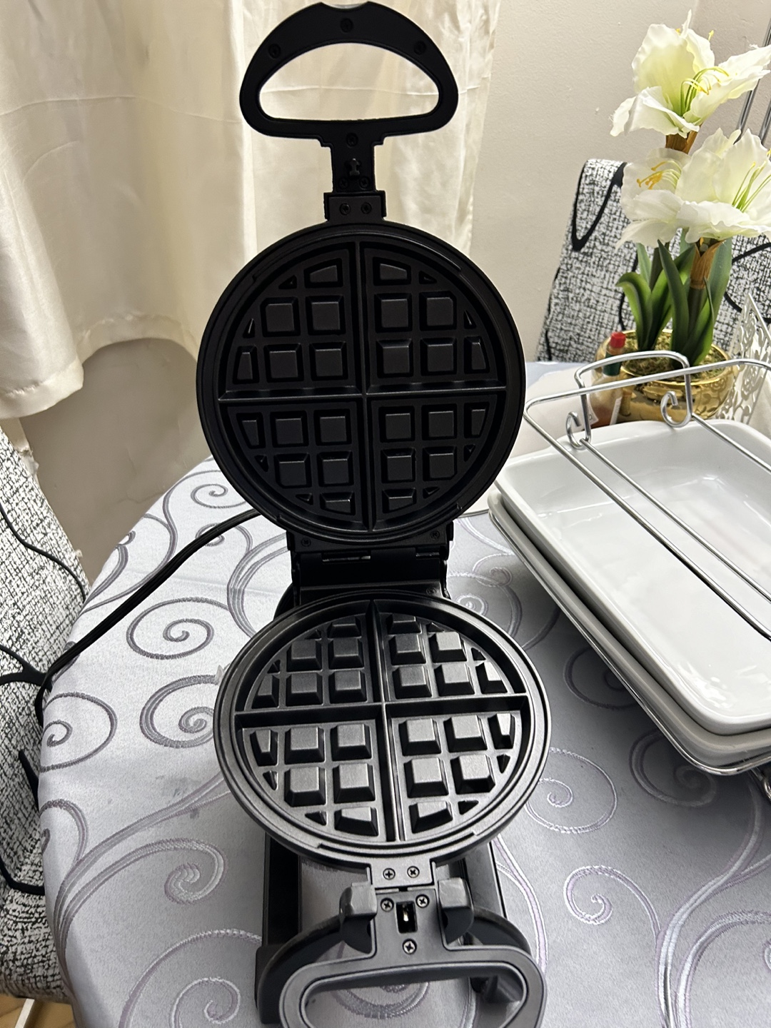 Hamilton Beach Waffle Maker - photo 3