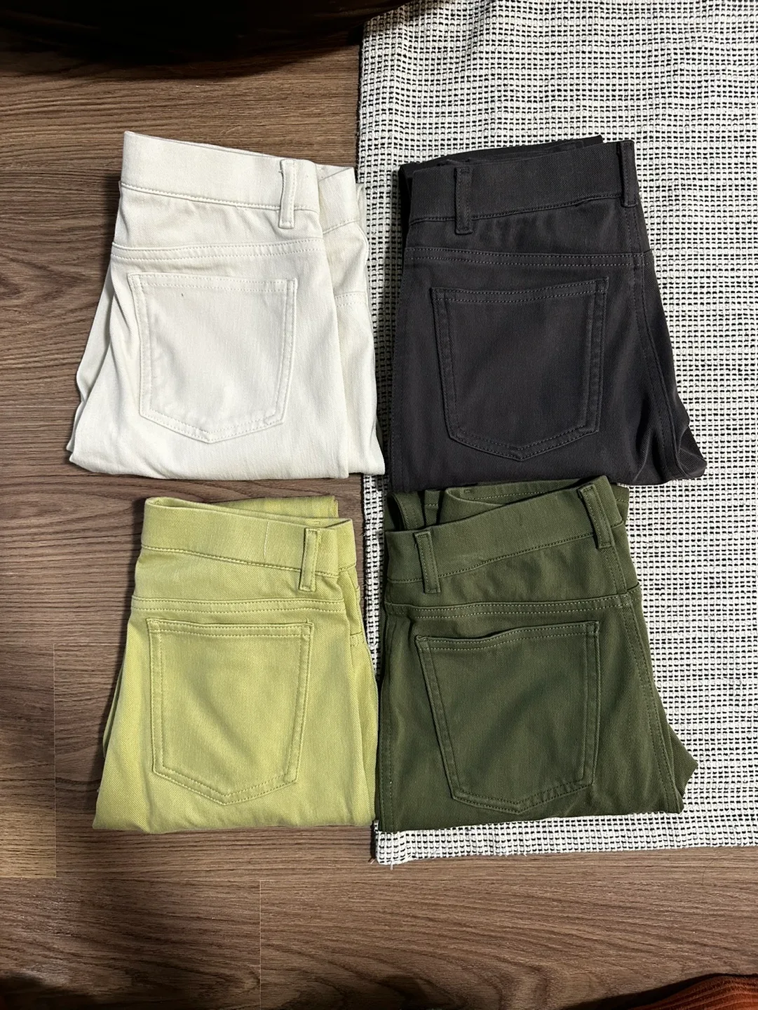 UNIQLO Pants thumbnail