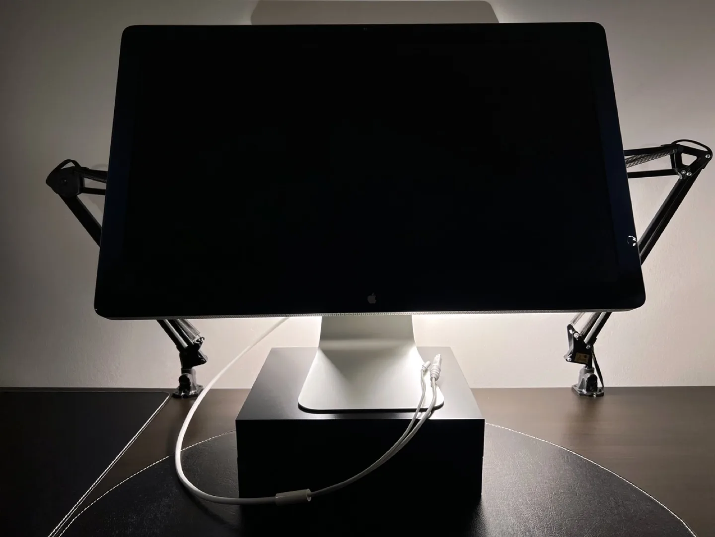 Refurbished Apple Thunderbolt Display - 27" Inches - 2K - A1407 thumbnail