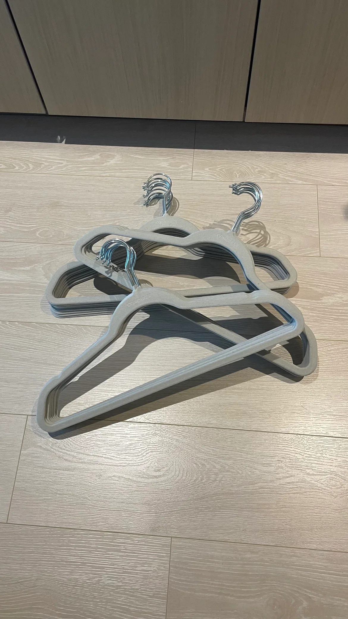 Grey Velvet Hangers 29 sets thumbnail
