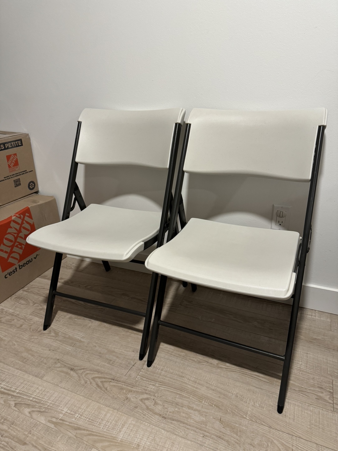 Lifetime Folding Chairs (Set of 2)
