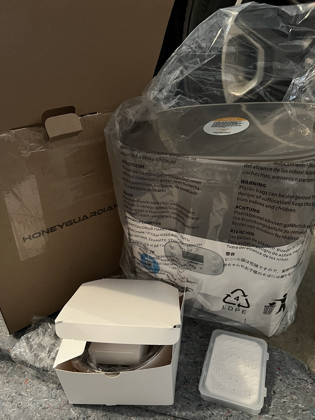 Automatic pet feeder