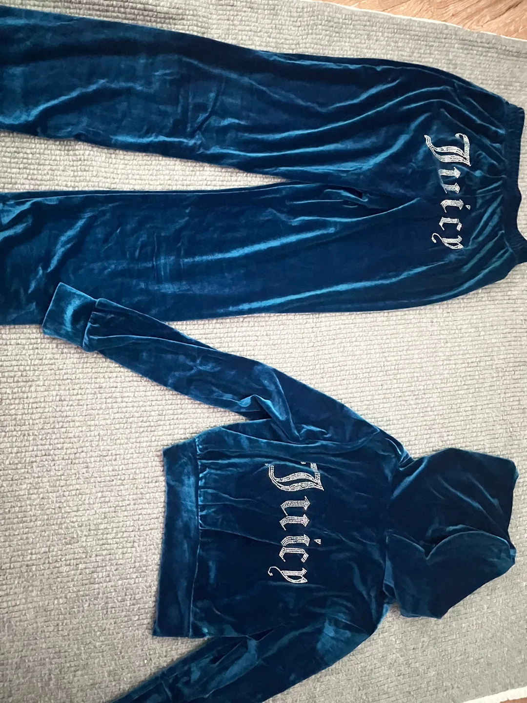 Juicy couture tracksuit image indicator(3)