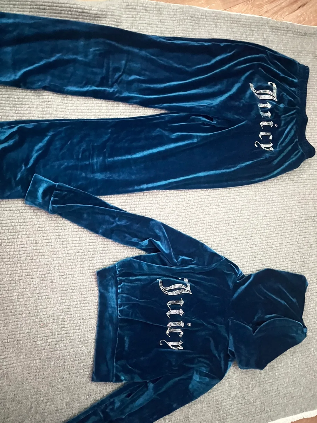 Juicy couture tracksuit image indicator(2)